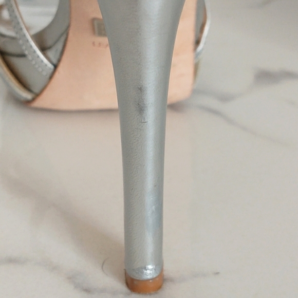 Badgley Mischka Fierce Ankle Strap Silver/Gold Heeled Sandals - 8.5 - Picture 7 of 16